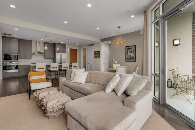 20 Rutledge St Apt 303, Nashville, TN 37210