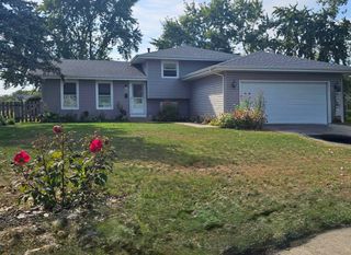 736 Tama Court, Carol Stream, IL 60188