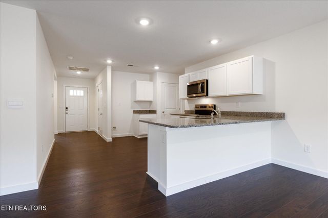 197 N Rolling Meadows Drive, Harriman, TN 37748