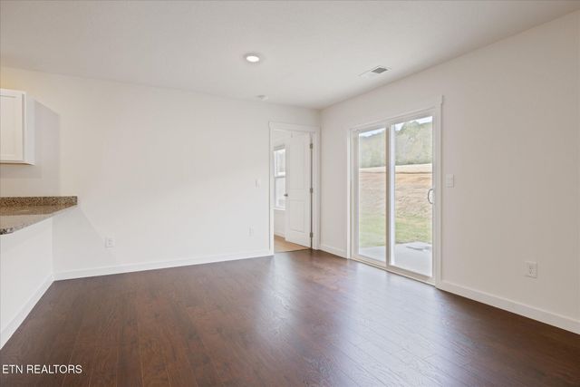 197 N Rolling Meadows Drive, Harriman, TN 37748