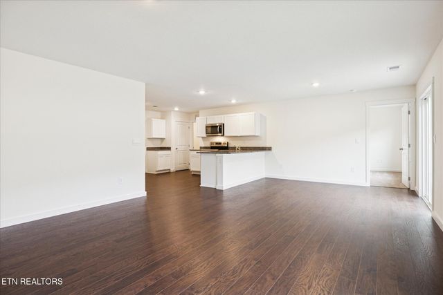 197 N Rolling Meadows Drive, Harriman, TN 37748