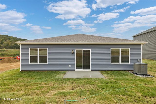 197 N Rolling Meadows Drive, Harriman, TN 37748