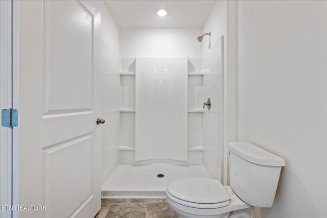 197 N Rolling Meadows Drive, Harriman, TN 37748