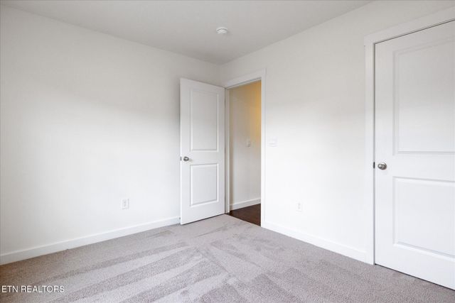 197 N Rolling Meadows Drive, Harriman, TN 37748