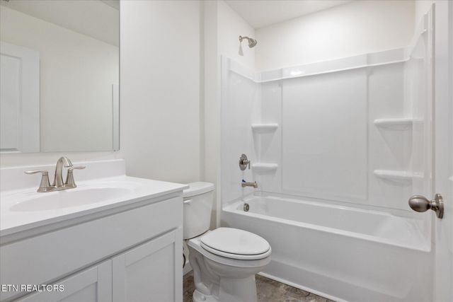 197 N Rolling Meadows Drive, Harriman, TN 37748