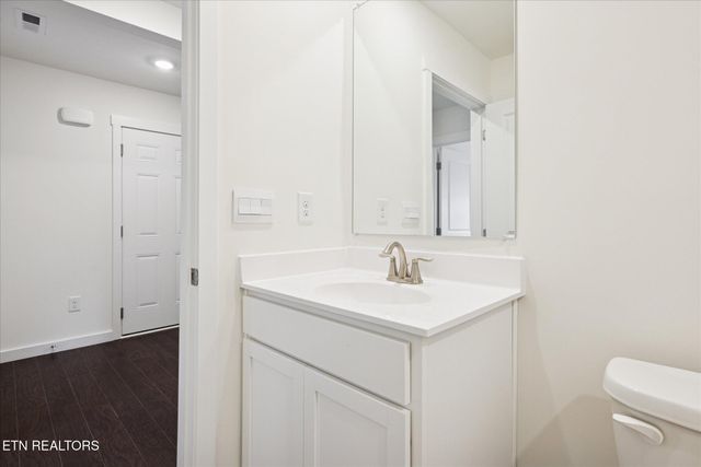 197 N Rolling Meadows Drive, Harriman, TN 37748