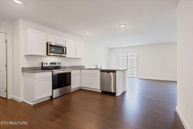 197 N Rolling Meadows Drive, Harriman, TN 37748