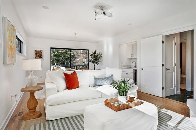 8026 46th Avenue SW, Seattle, WA 98136