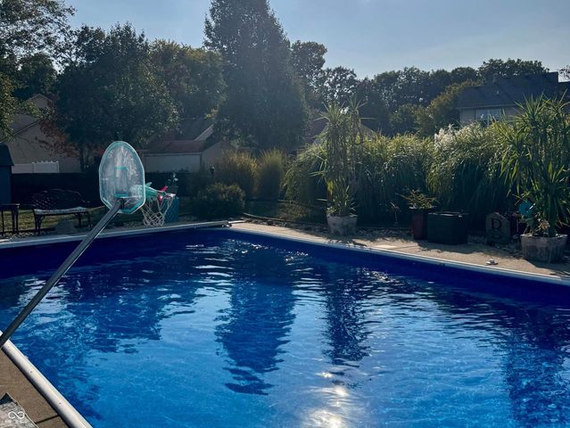 8656 Douglaston Court, Indianapolis, IN 46234