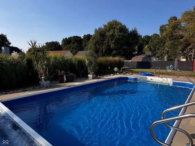 8656 Douglaston Court, Indianapolis, IN 46234