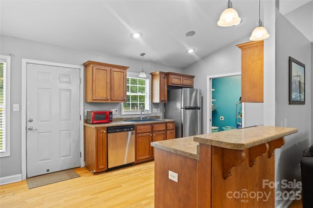 2066 Lake Acres Drive, Hickory, NC 28601