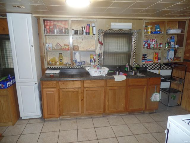 1208 S First Street, Bloomfield, IN 47424