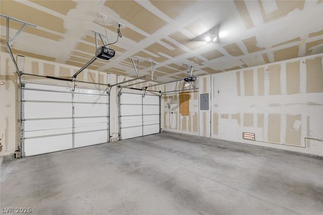 1980 TOWERING PINES Street, Las Vegas, NV 89135