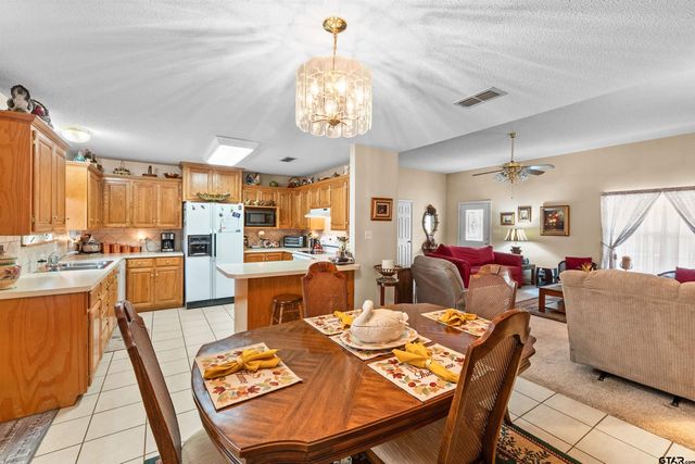 221 VZ County Road 4828, Chandler, TX 75758