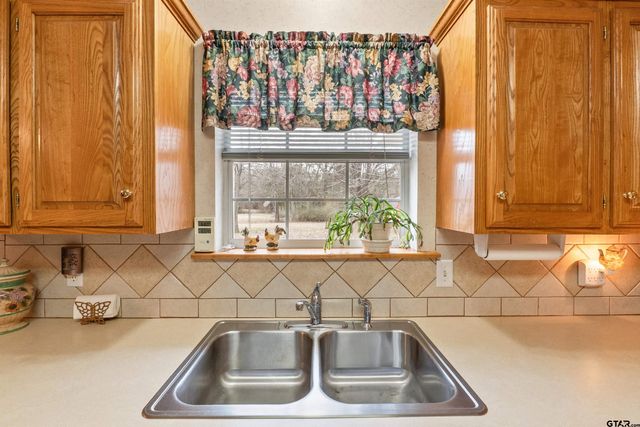 221 VZ County Road 4828, Chandler, TX 75758