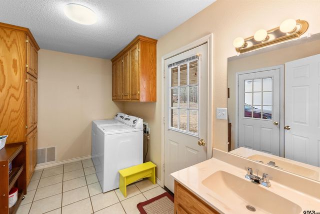 221 VZ County Road 4828, Chandler, TX 75758