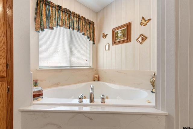 221 VZ County Road 4828, Chandler, TX 75758