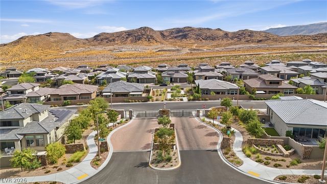 12382 Tudor Arch Drive, Las Vegas, NV 89138