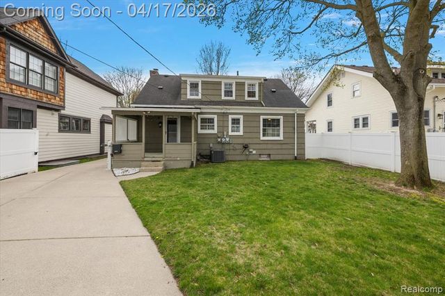 764 W Lincoln Street, Birmingham, MI 48009