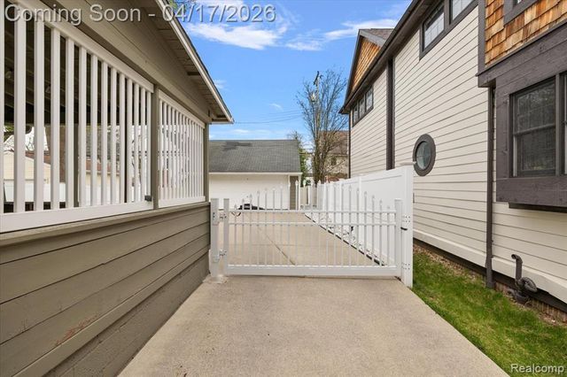 764 W Lincoln Street, Birmingham, MI 48009