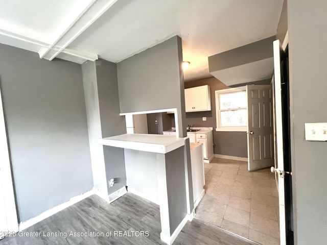 933 Porter Street, Lansing, MI 48906