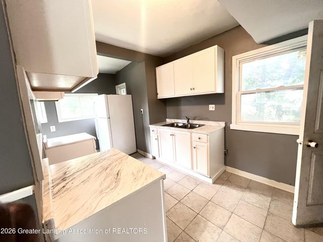 933 Porter Street, Lansing, MI 48906
