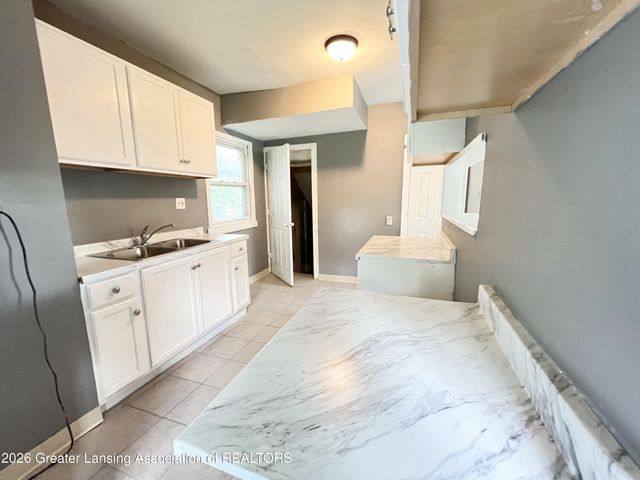 933 Porter Street, Lansing, MI 48906
