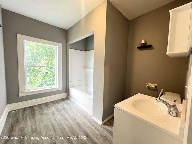 933 Porter Street, Lansing, MI 48906