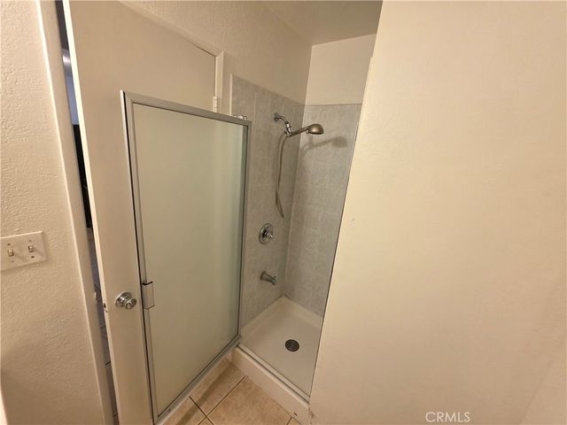18645 Hatteras 111, Tarzana, CA 91356