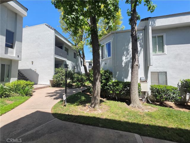 18645 Hatteras 111, Tarzana, CA 91356