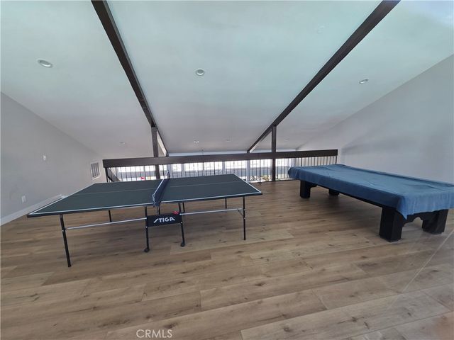 18645 Hatteras 111, Tarzana, CA 91356