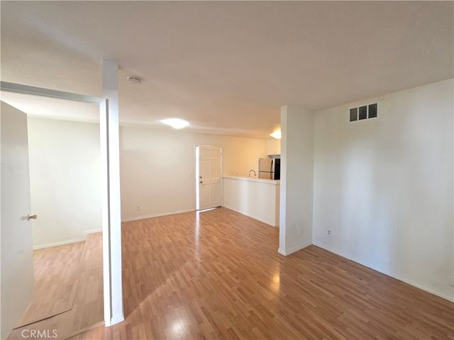 18645 Hatteras 111, Tarzana, CA 91356