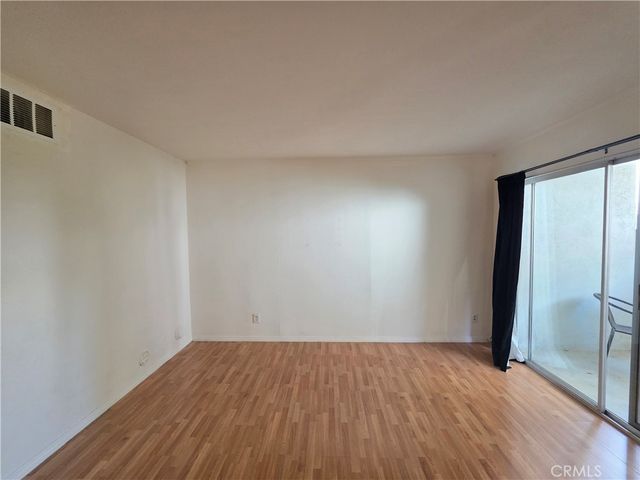 18645 Hatteras 111, Tarzana, CA 91356