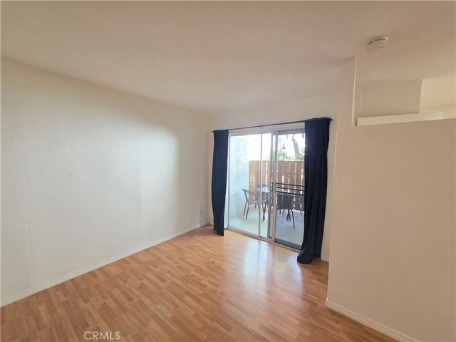 18645 Hatteras 111, Tarzana, CA 91356