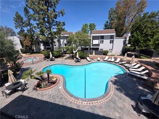 18645 Hatteras 111, Tarzana, CA 91356