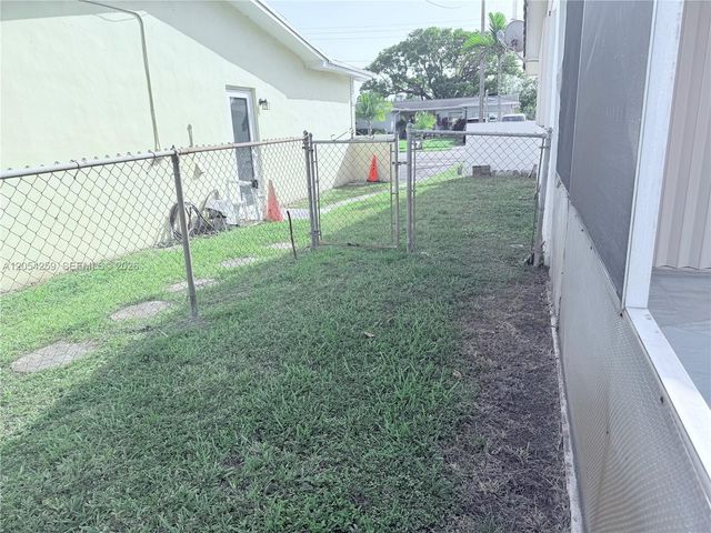 21105 NW Miami Ct, Miami Gardens, FL 33169