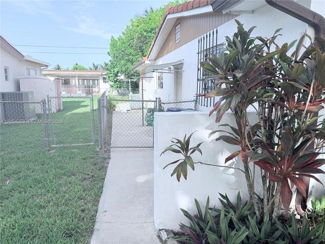 21105 NW Miami Ct, Miami Gardens, FL 33169