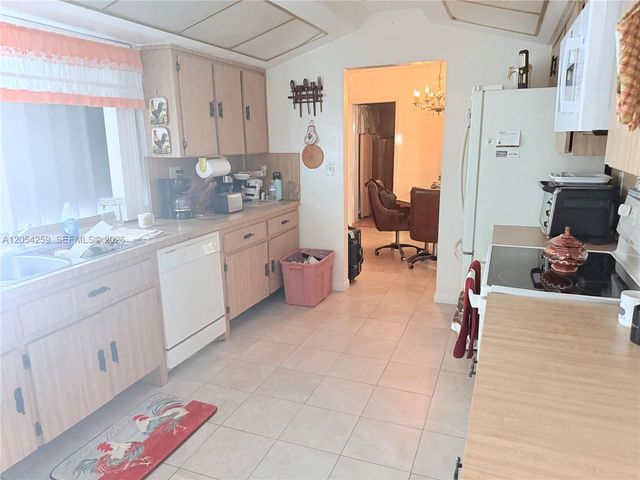 21105 NW Miami Ct, Miami Gardens, FL 33169