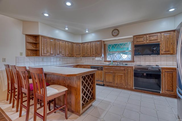 5 S Barker Avenue, Evansville, IN 47712