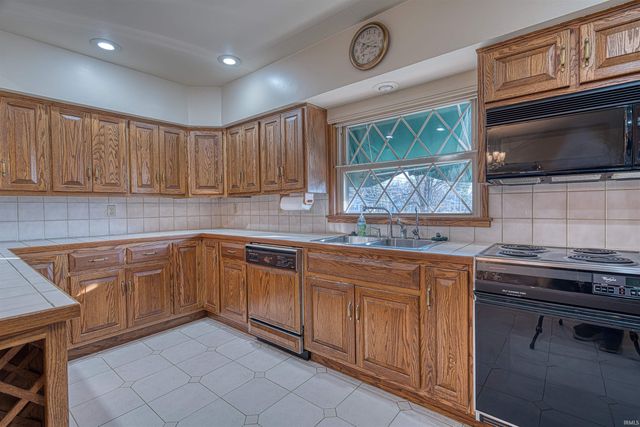 5 S Barker Avenue, Evansville, IN 47712