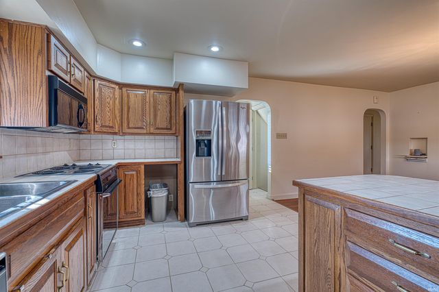 5 S Barker Avenue, Evansville, IN 47712