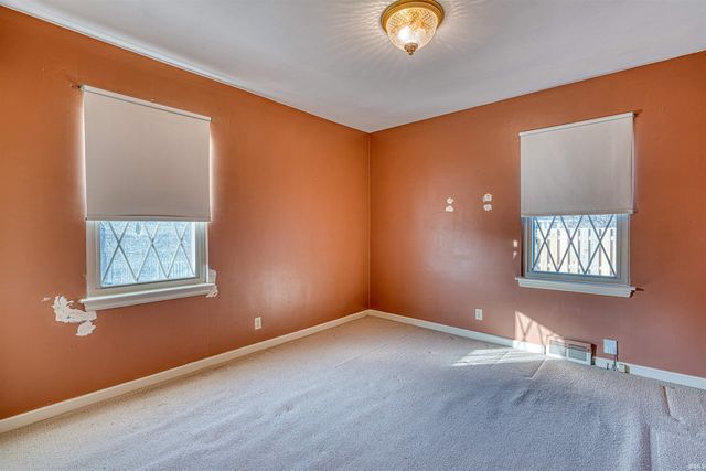 5 S Barker Avenue, Evansville, IN 47712