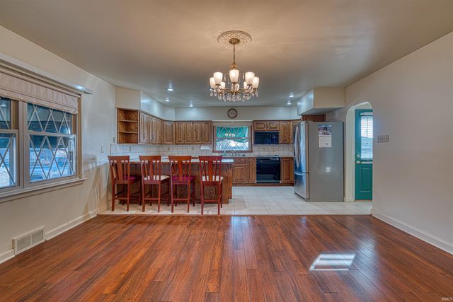 5 S Barker Avenue, Evansville, IN 47712