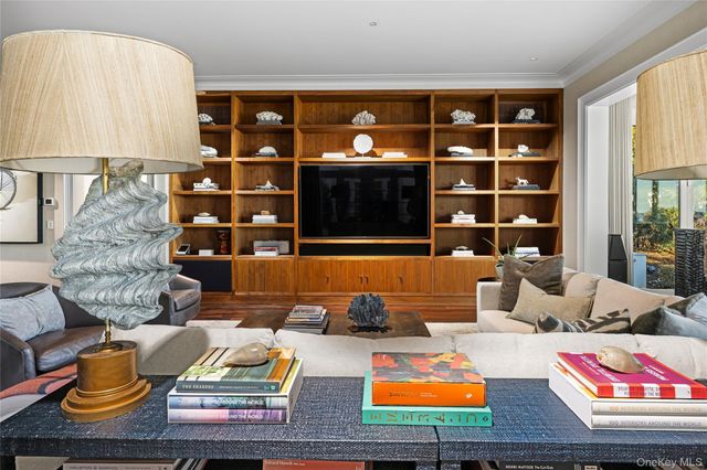 106 Premium Point, New Rochelle, NY 10801