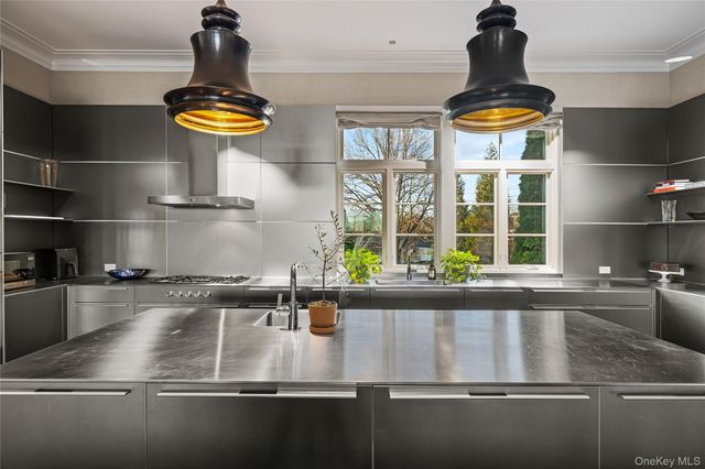 106 Premium Point, New Rochelle, NY 10801