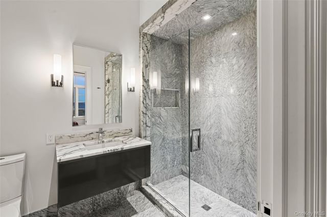 106 Premium Point, New Rochelle, NY 10801