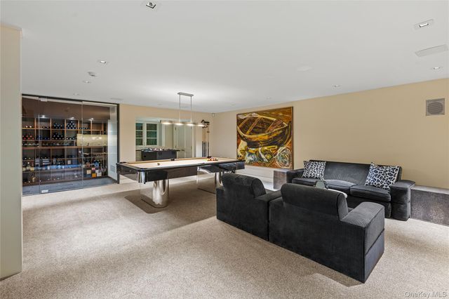 106 Premium Point, New Rochelle, NY 10801