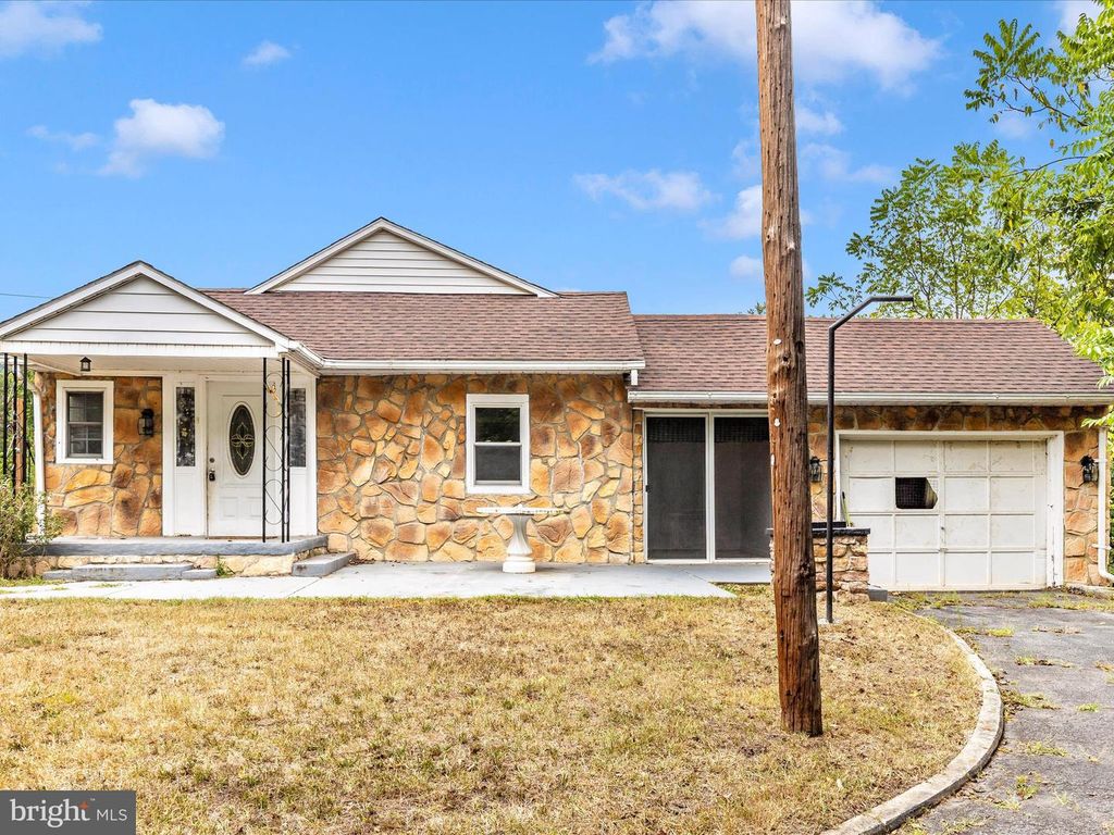 6 MYERS TRL, Berkeley Springs, WV 25411