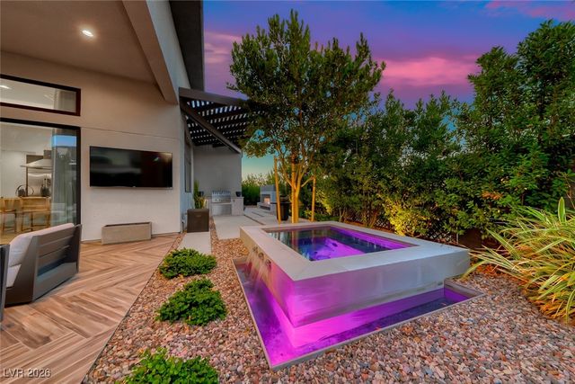 2216 Sky Pointe Ridge Drive, Henderson, NV 89052