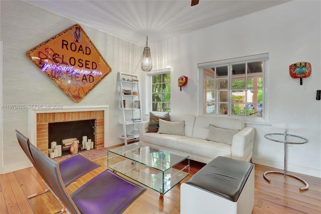 842 NW 9th Ct, Miami, FL 33136